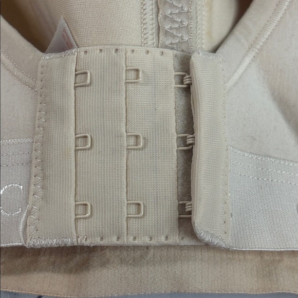 NWOT Cacique Lane Bryant Womens Bra Cream Lightly Lined NO WIRE 40C - Picture 5 of 10